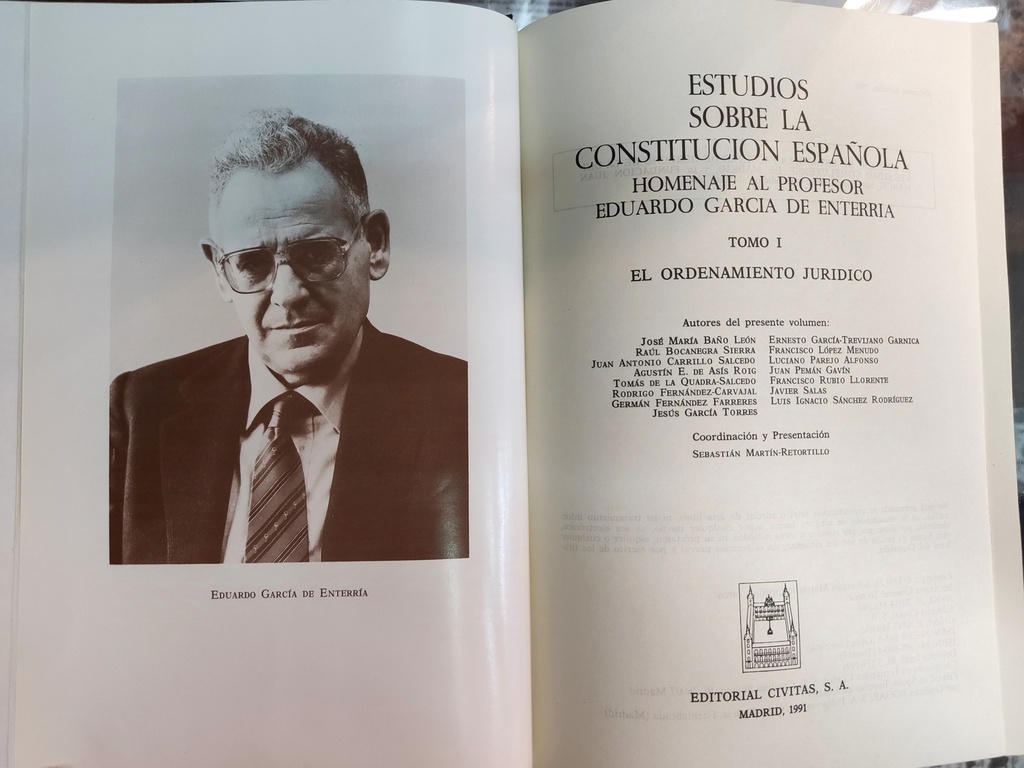 Estudios Sobre la Constitución Española. 5 Tomos